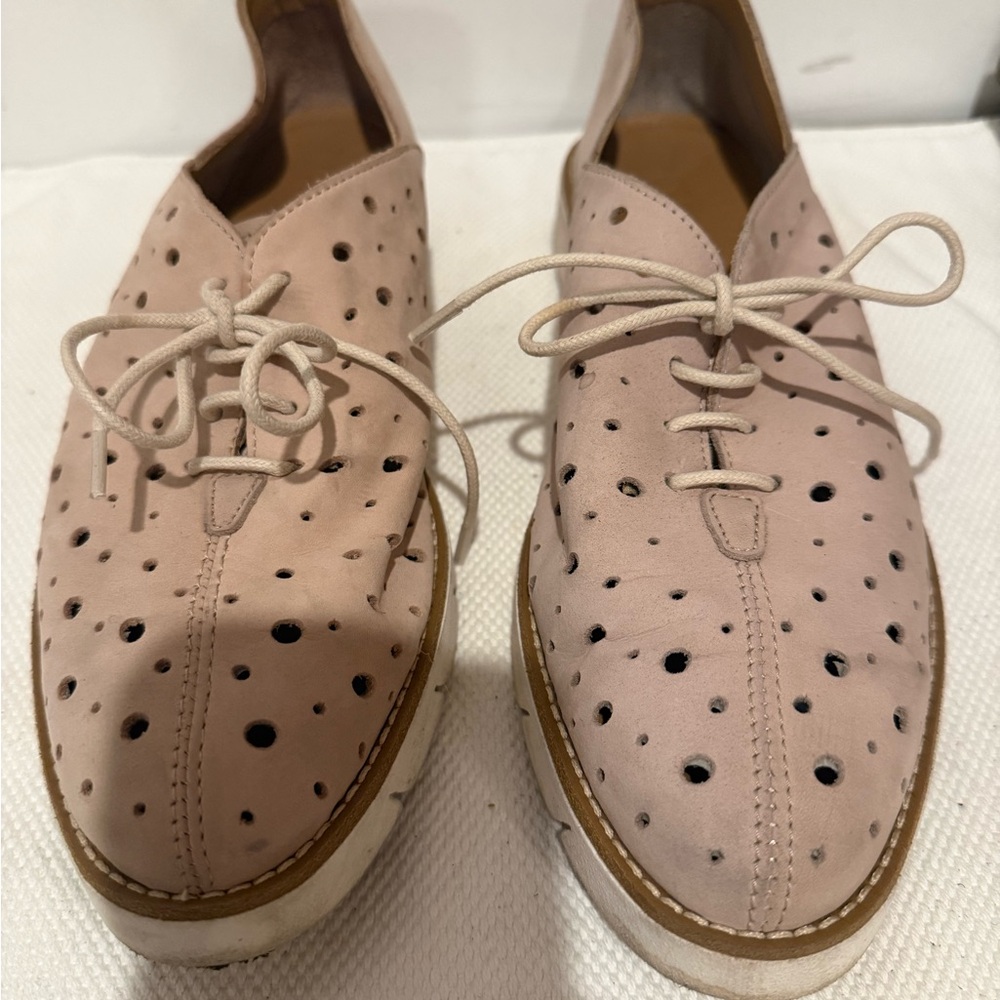The FLEXX Tan Perforated Lace-Up Shoes